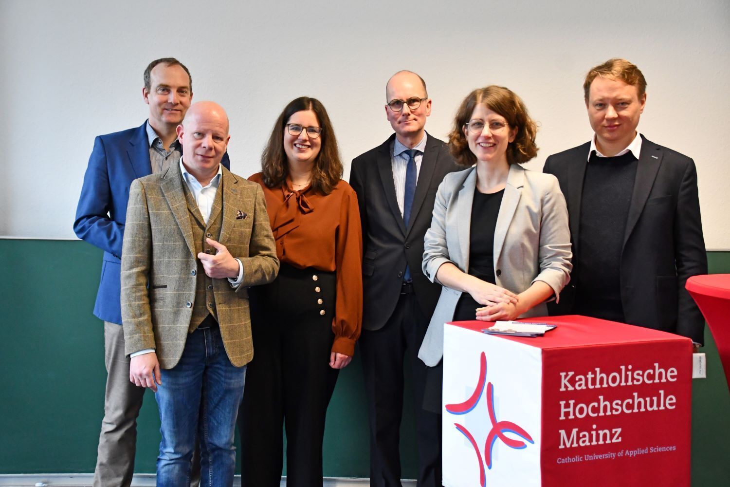 Gruppenbild Kooperation Theologie im Fernkurs und Hochschulleitung Mainz