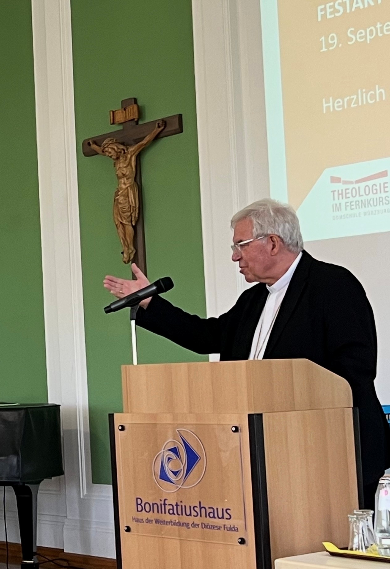 Weihbischof Prof. Dr. Karlheinz Diez