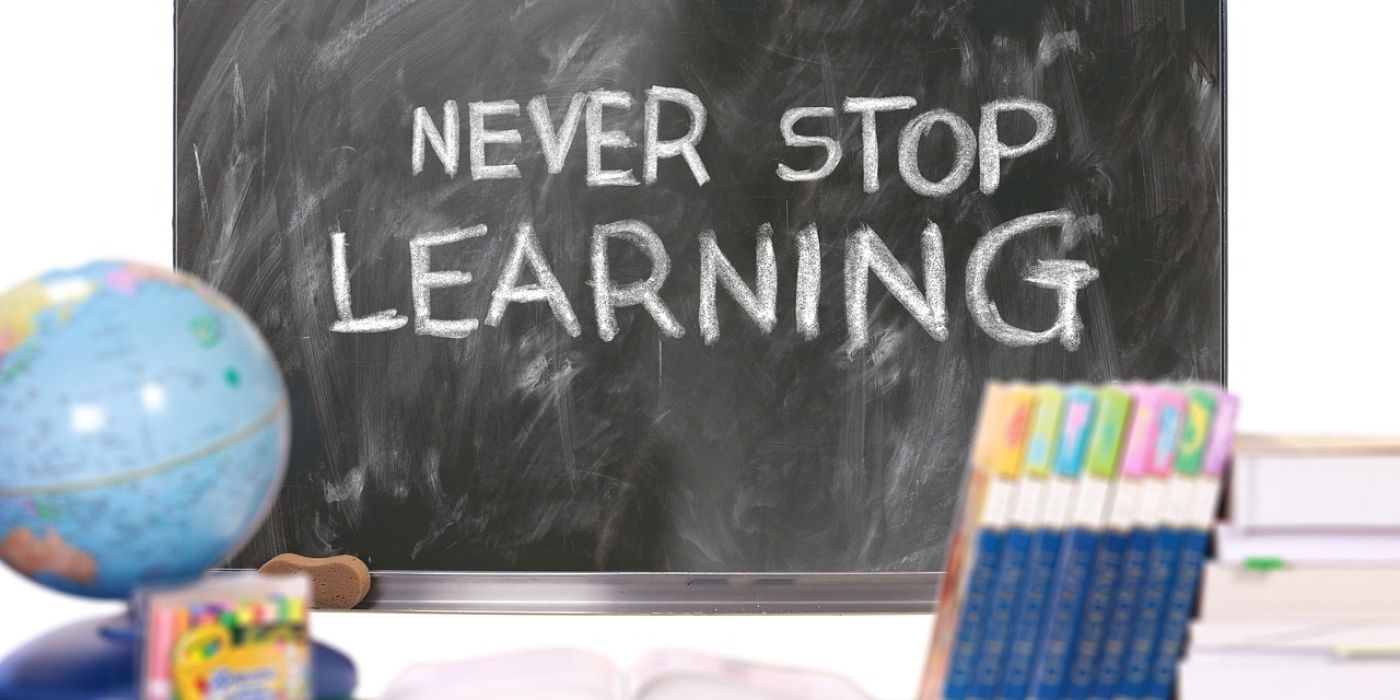Tafel mit Aufschrift "NEVER STOP LEARNING", Geralt via pixabay