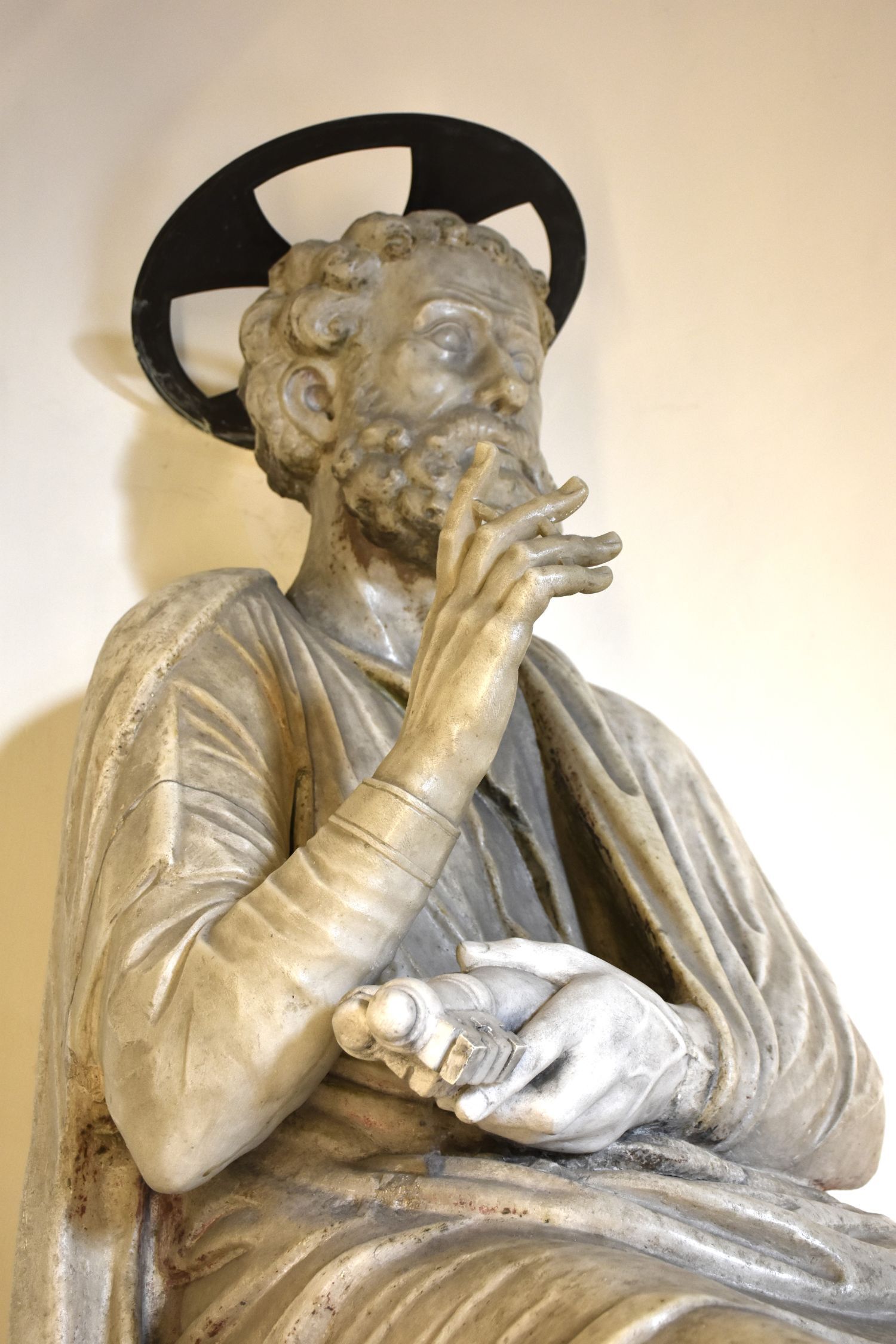 Marmorne Petrusstatue in den Grotten von St. Peter.