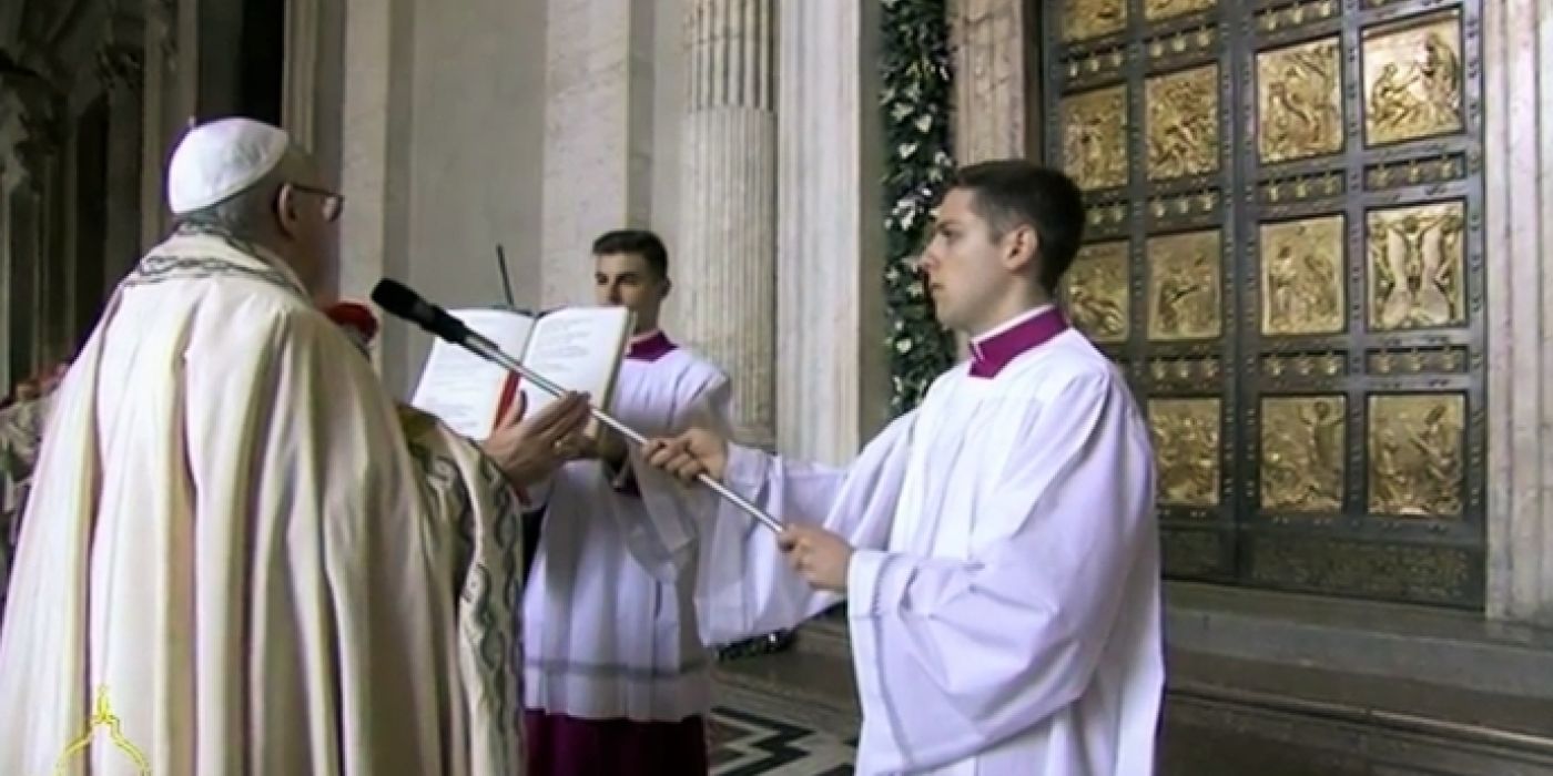 Papst Franziskus öffnet die Heilige Pforte 2015