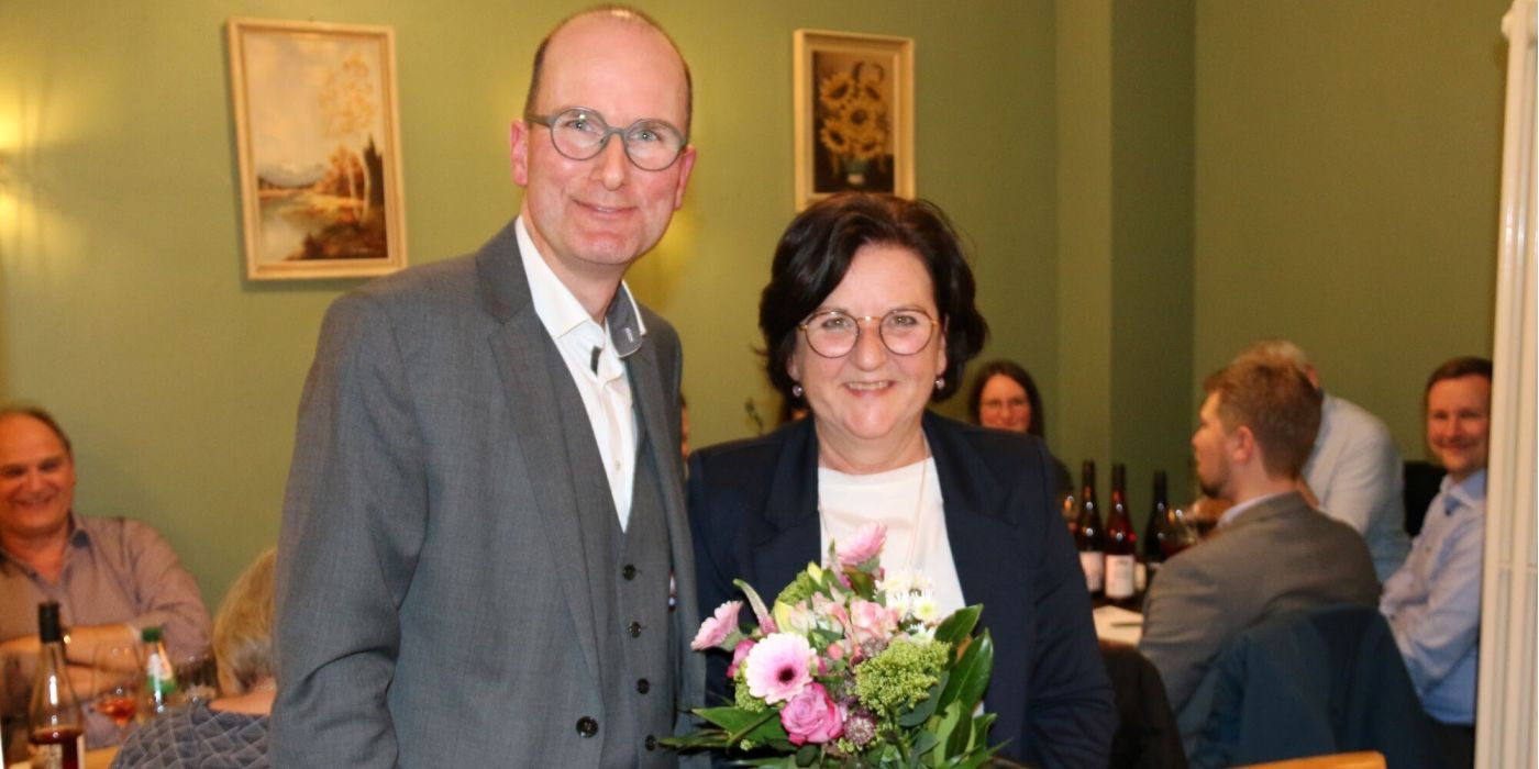 Brigitte Emmerling und Dr. Stefan Meyer-Ahlen bei der Verabschiedung